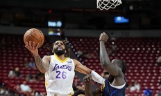 开云平台-湖人击败凯尔特人，戴维斯全场最高篮板