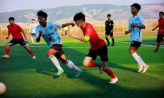 开云APP-激烈对抗赛场上演，球员们团结协作斗志昂扬的简单介绍