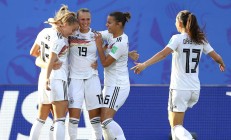 开云体育在线-德国女足大胜，晋级八强