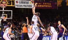 开云体育APP下载-篮网轻取活塞收获大胜，场面一边倒节奏把握稳定