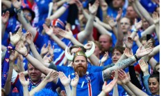 开云体育官方网站-罗马宣布与年轻前锋续约，未来可期