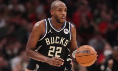 开云APP-雄鹿球员米德尔顿：我们要保持耐心迎接考验