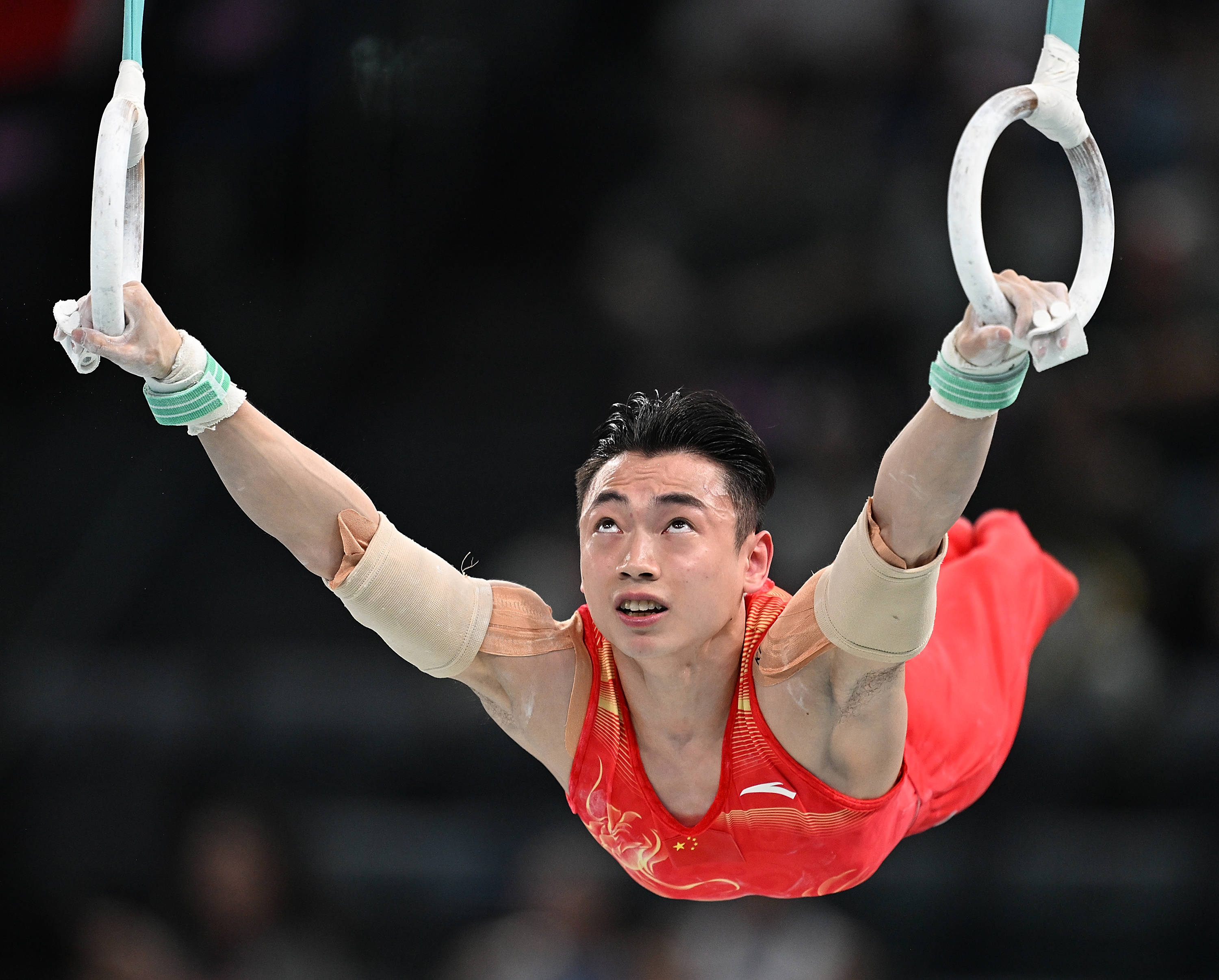 包含体操脊梁架男子单项赛场精彩表演的词条