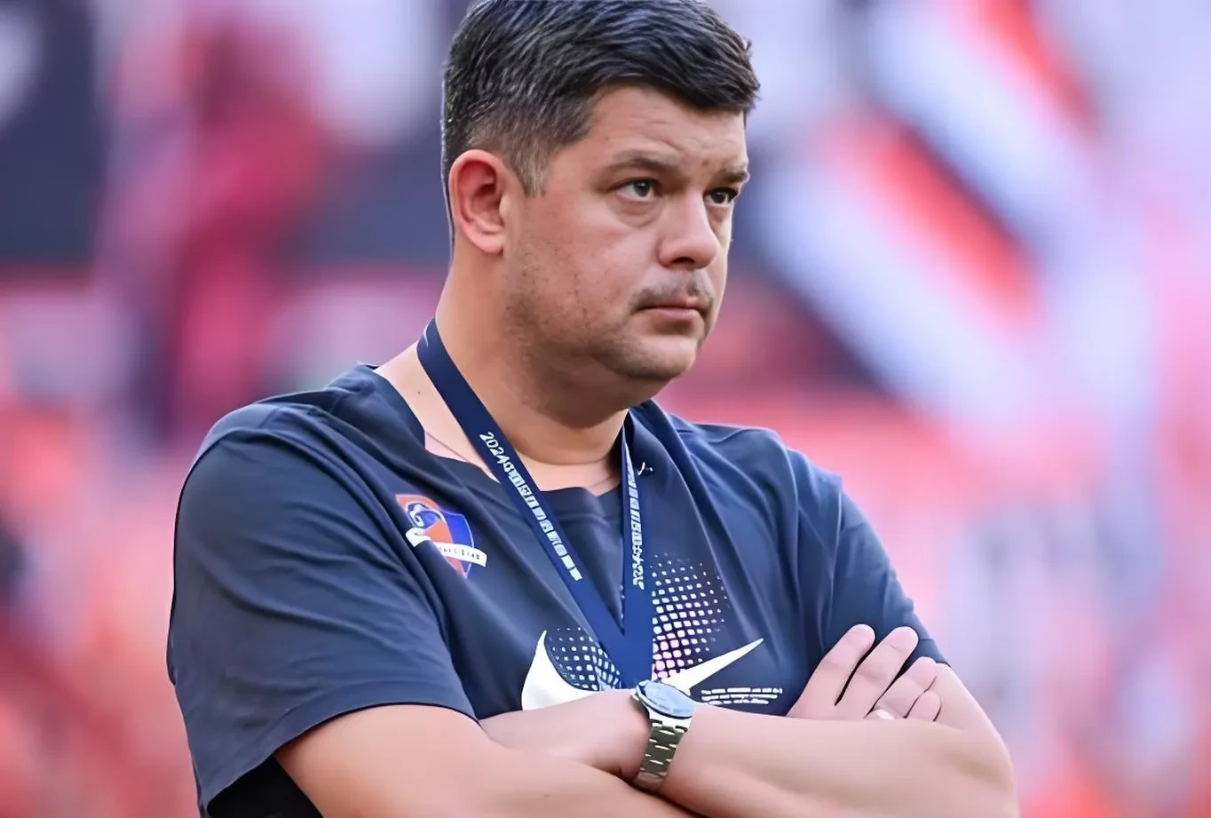 系列失利引发球队危机，主教练遭受压力