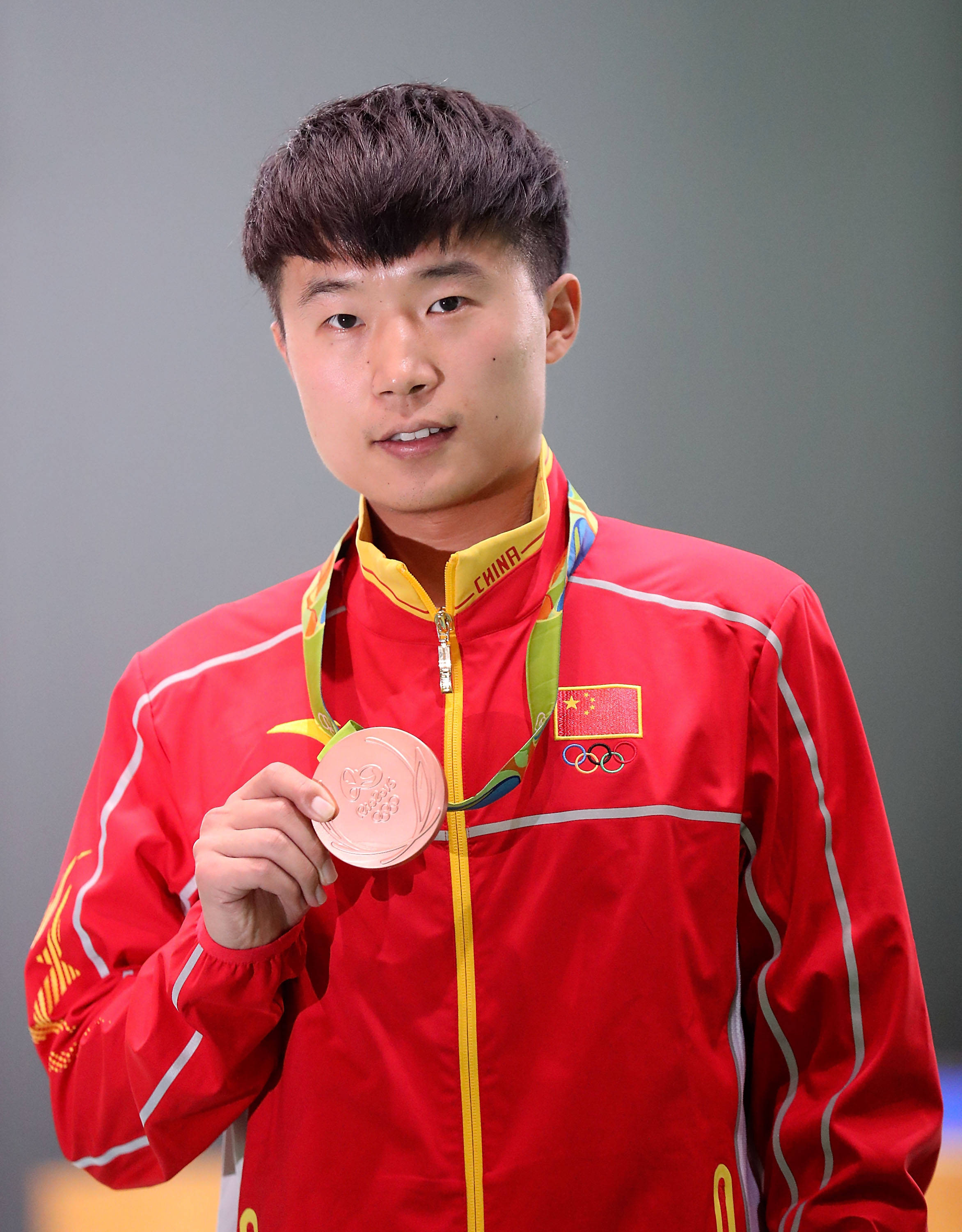 中国射击运动员精准命中，实力超卓