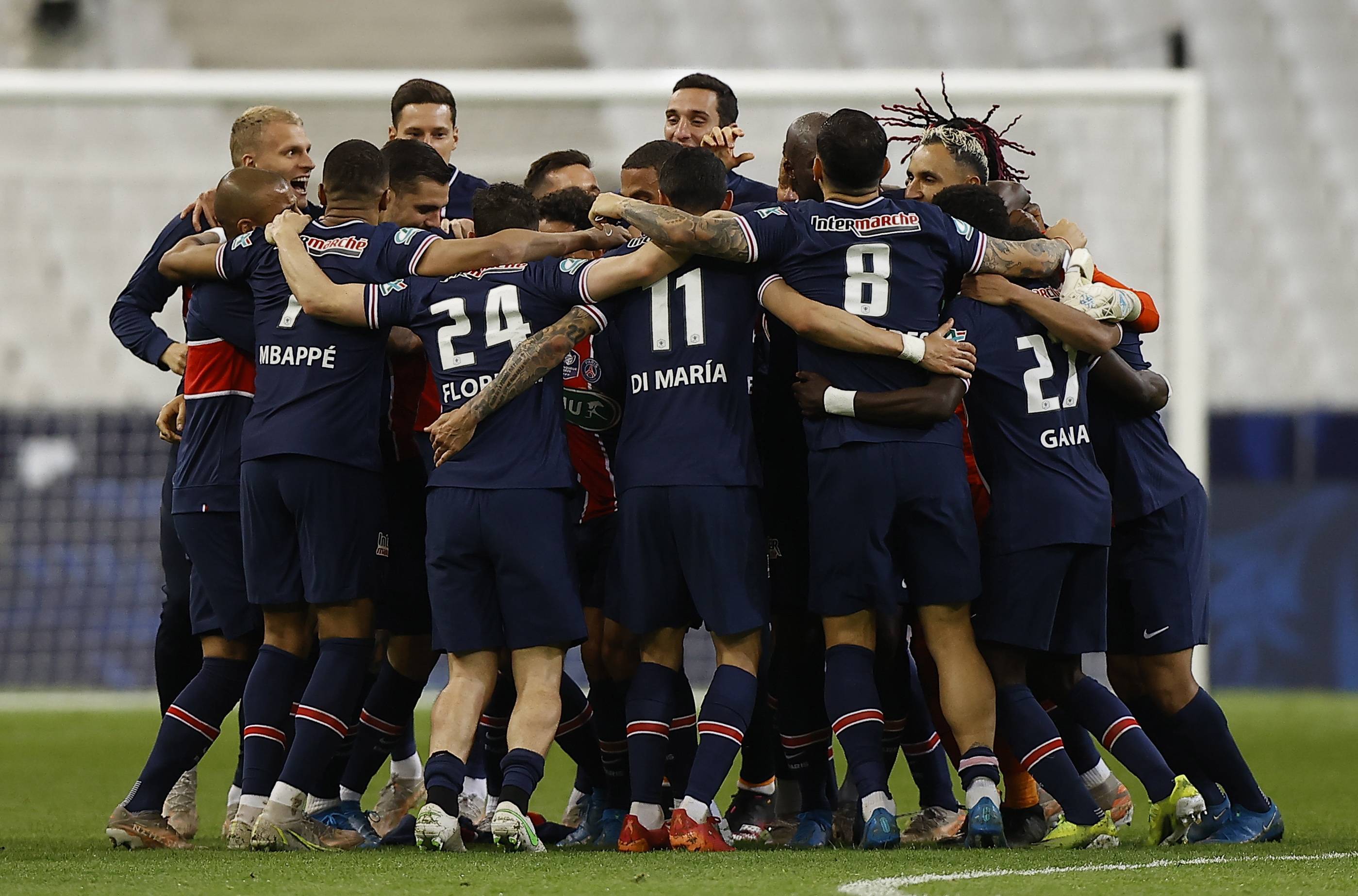 关于巴黎圣日耳曼客场不敌多特蒙德，遭受挫折的信息