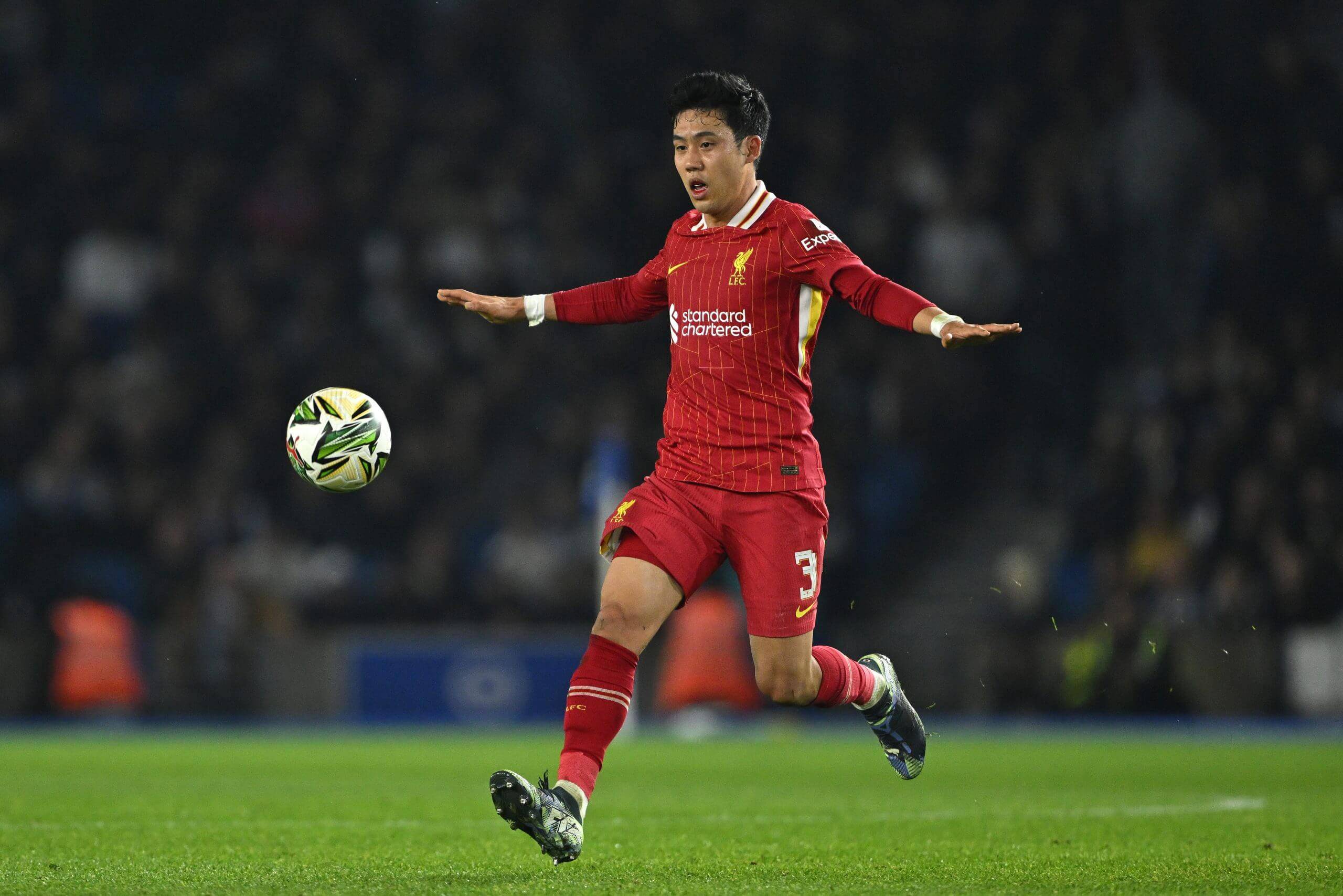 利物浦国脚出场赢得掌声，成为焦点