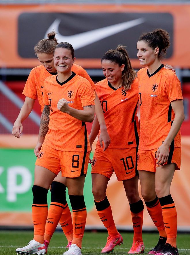 德国女足大胜，晋级八强