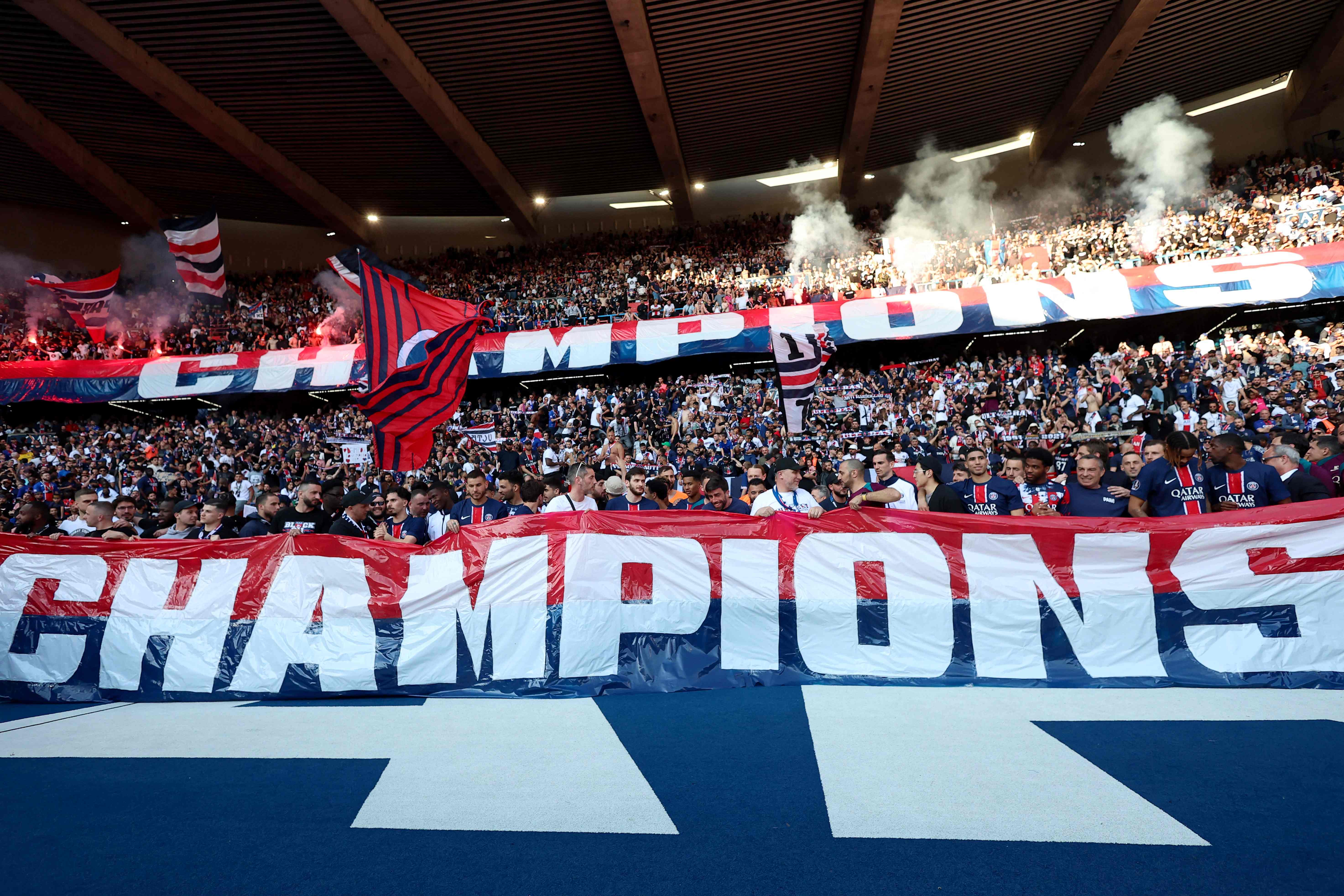 法国球队巴黎圣日耳曼取得三连胜