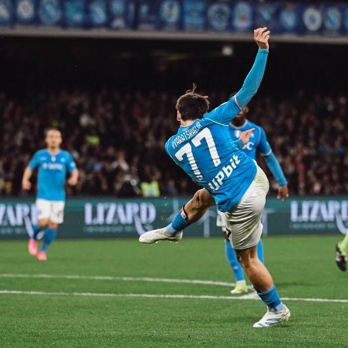 包含那不勒斯大胜萨索洛，稳坐榜首的词条