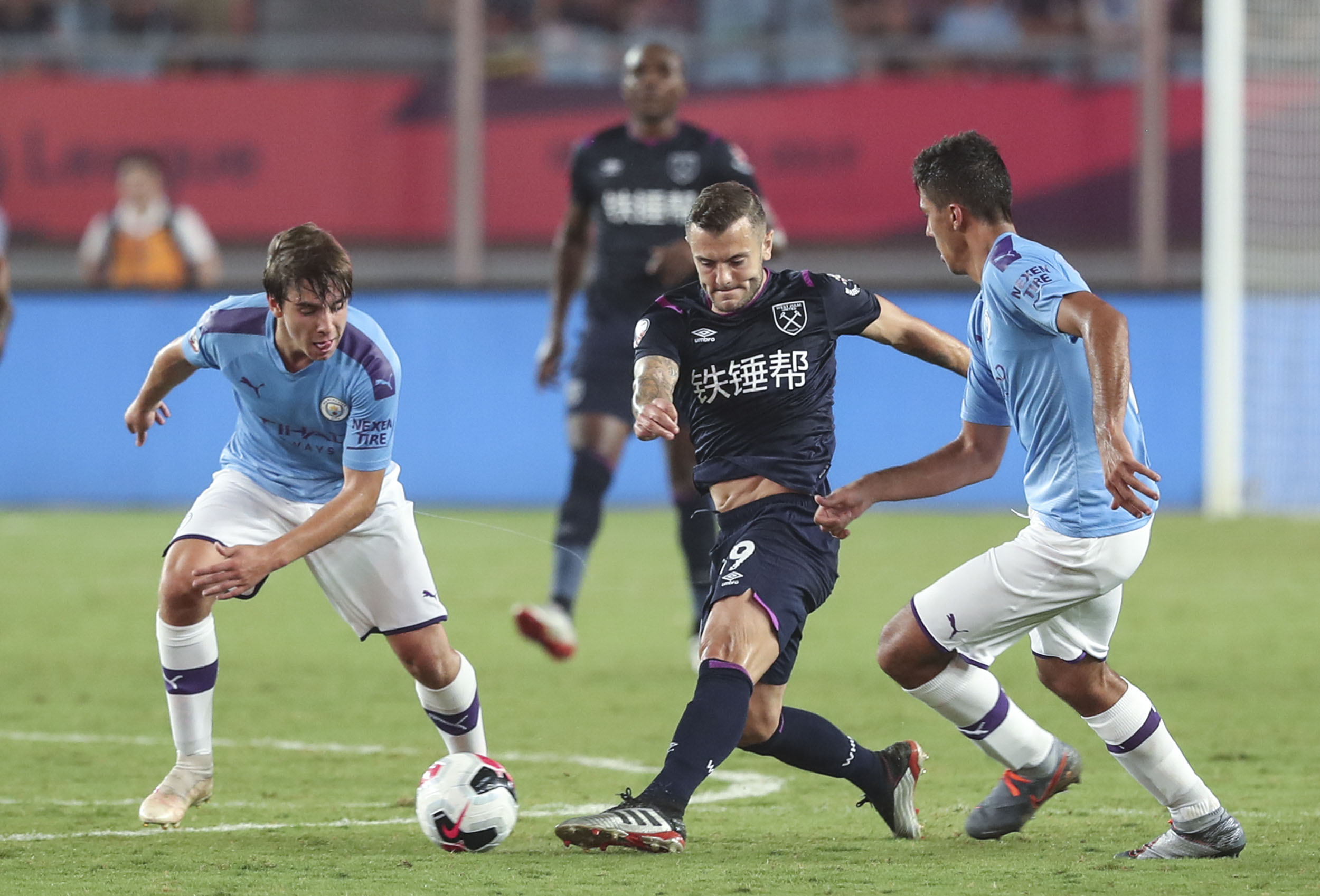 欧洲明星与亚洲联队难解难分