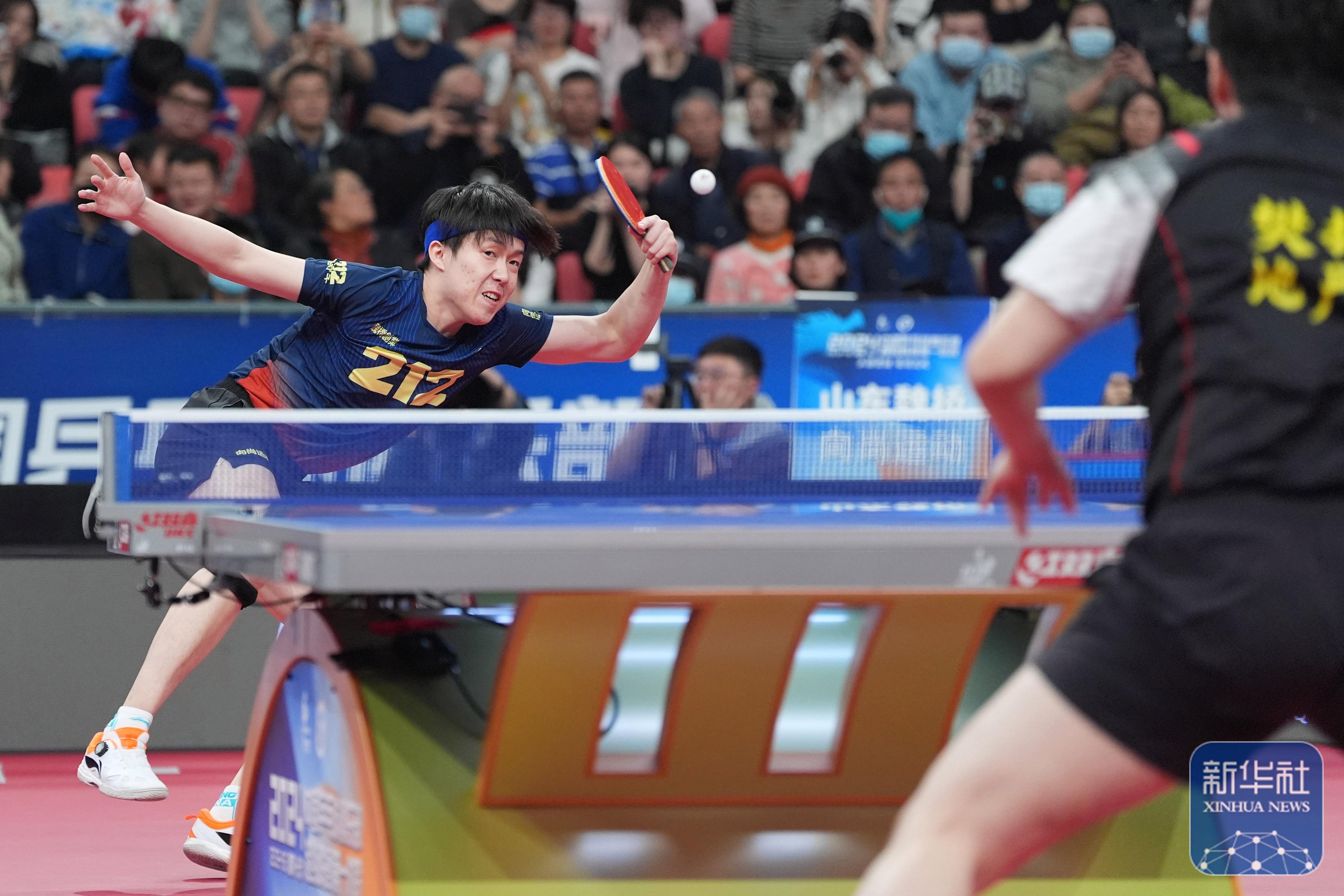 马赛球员展现顽强拼搏，坚定信念战胜对手