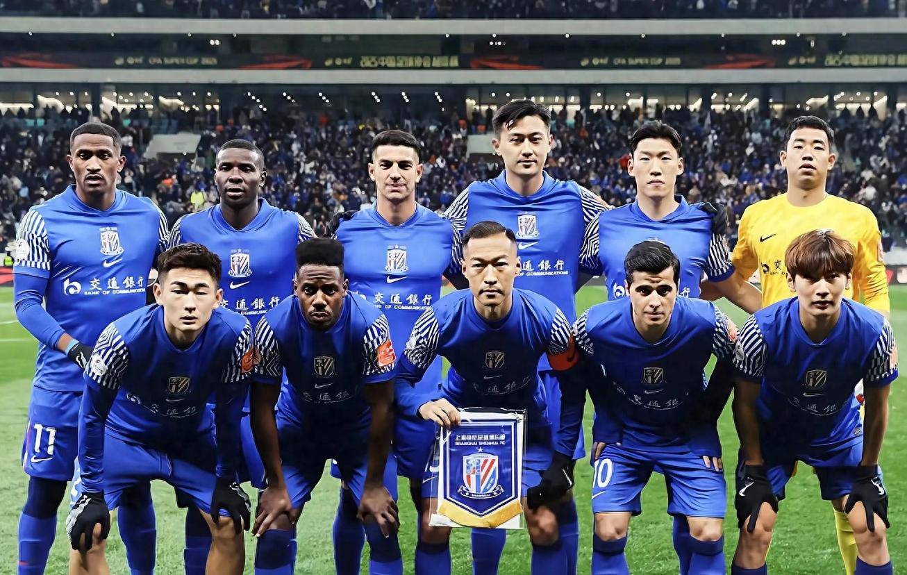 球队在比赛中力克对手获得紧张胜利