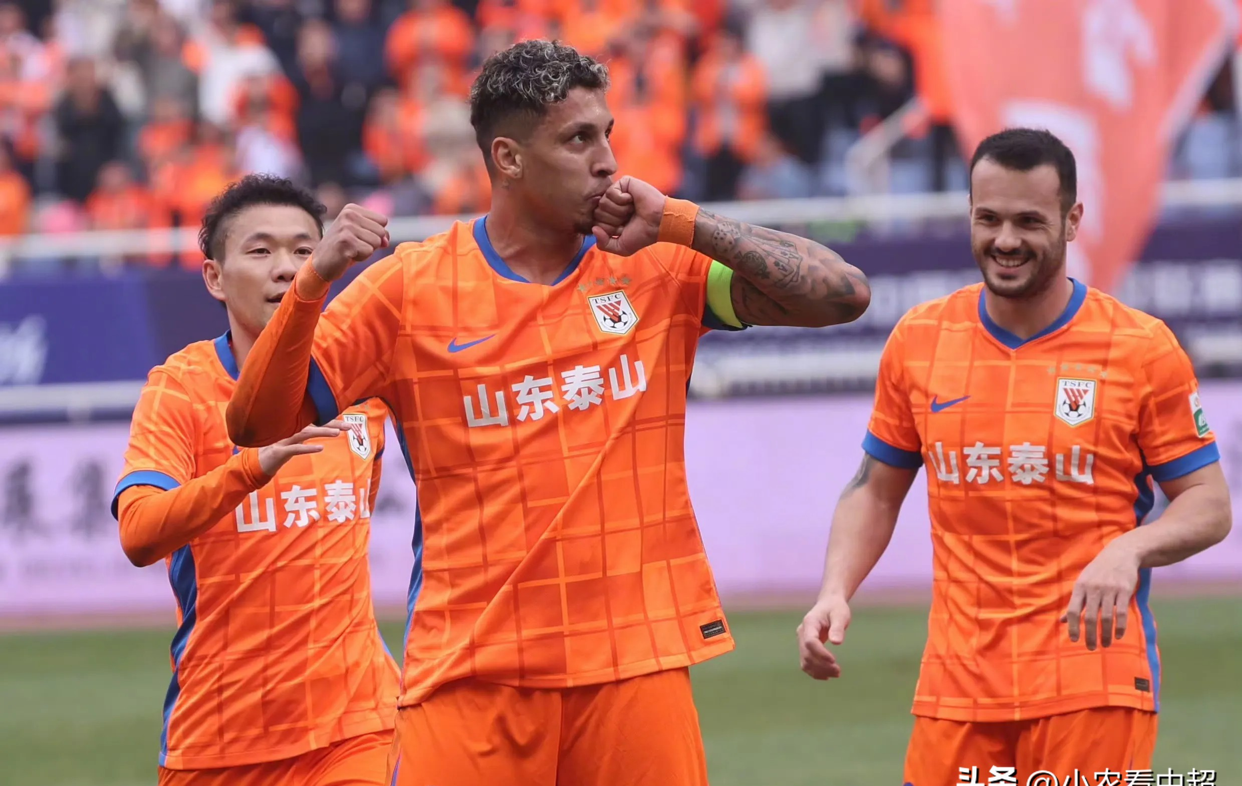 激烈角逐!国际球队展现实力 激烈角逐!国际球队展现实力