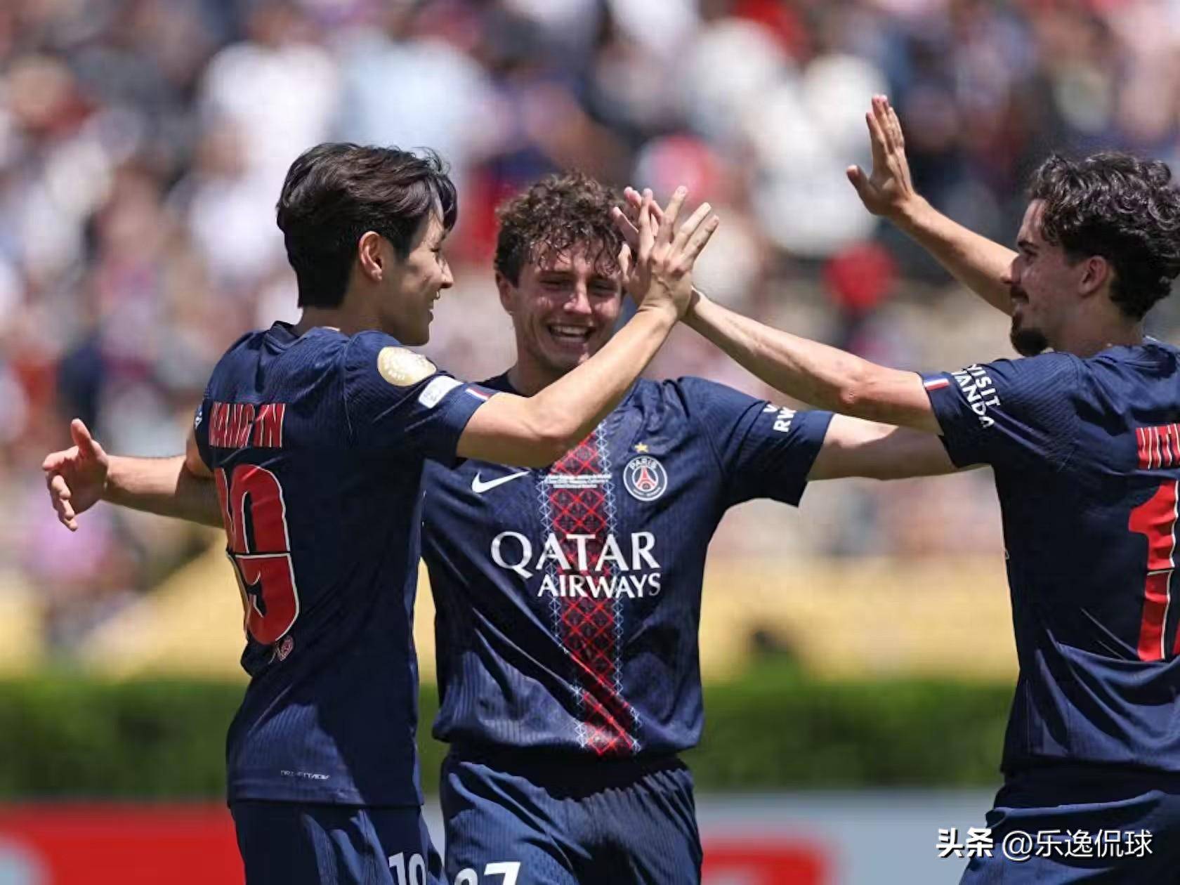 巴黎圣日耳曼球迷抗议欧冠裁判判罚 巴黎圣日耳曼球迷抗议欧冠裁判判罚