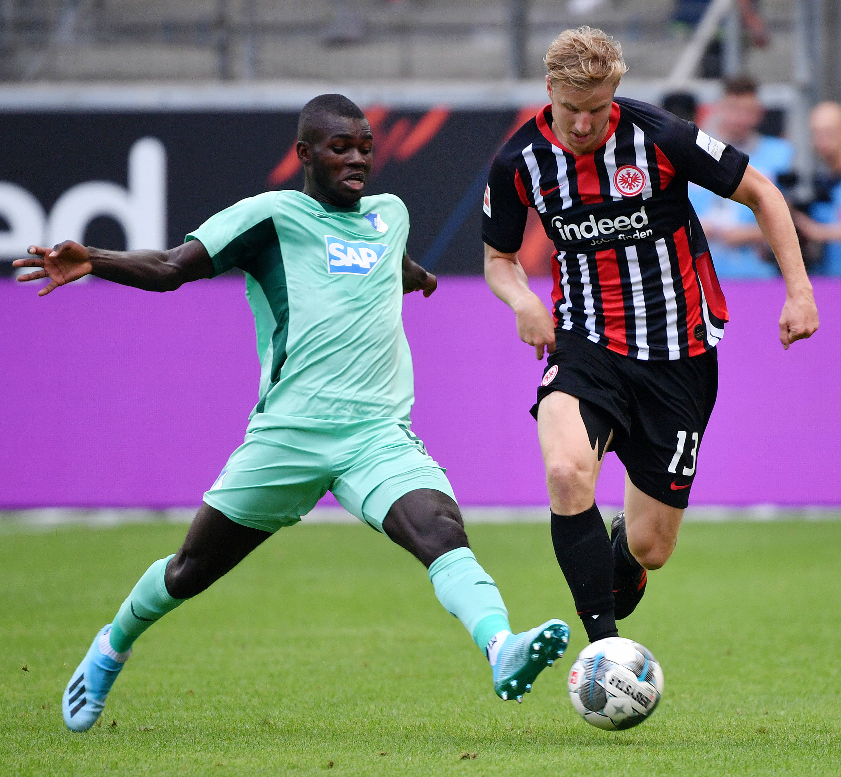 弗赖堡将在客场挑战霍芬海姆，能否取得关键胜利？