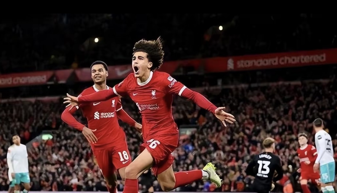 斯特拉斯堡队五连胜，成为法国足球联赛黑马