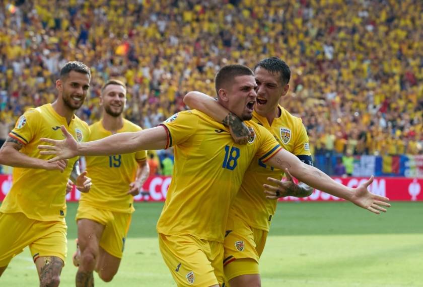 包含罗马尼亚主场战胜北马其顿，小组晋级希望存疑的词条