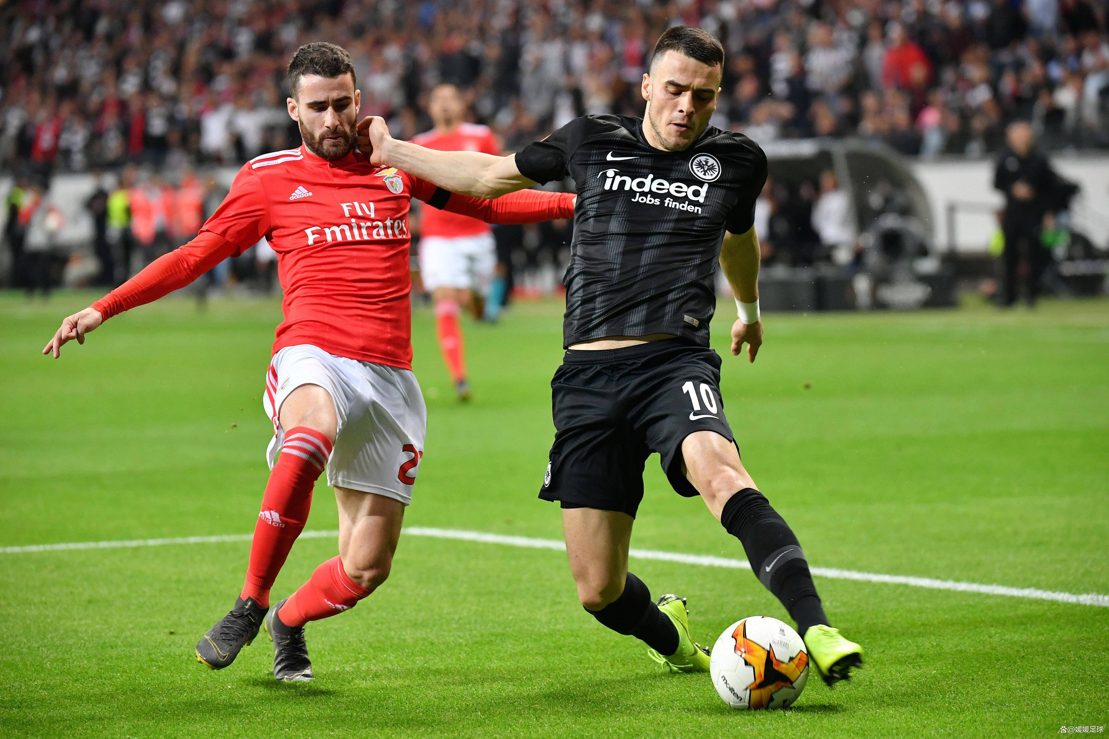 法兰克福球员连中多球，助力球队夺冠