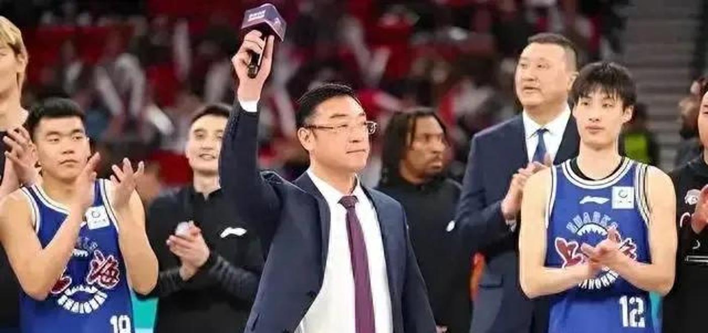 包含上海男篮遭遇三连败，主帅呼吁球员提高士气的词条