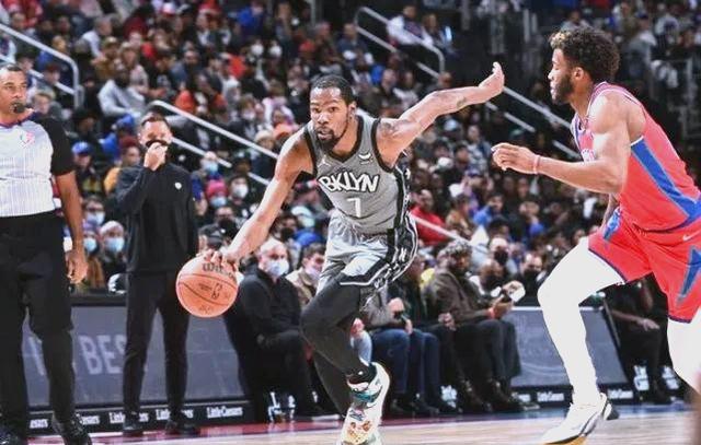 篮网轻取活塞收获大胜，场面一边倒节奏把握稳定