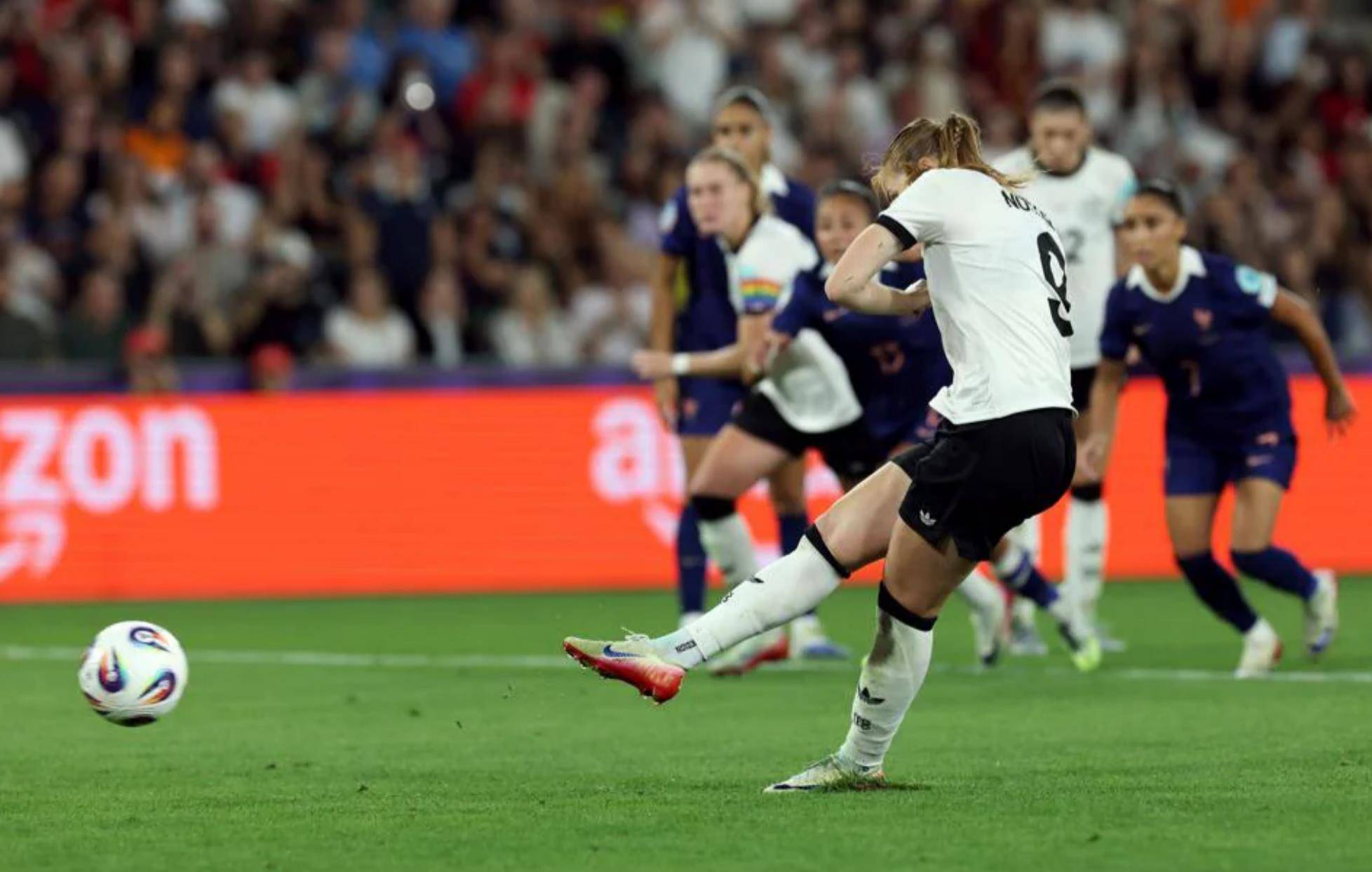 法国女足轻松晋级,连胜三场比赛 法国女足轻松晋级,连胜三场比赛