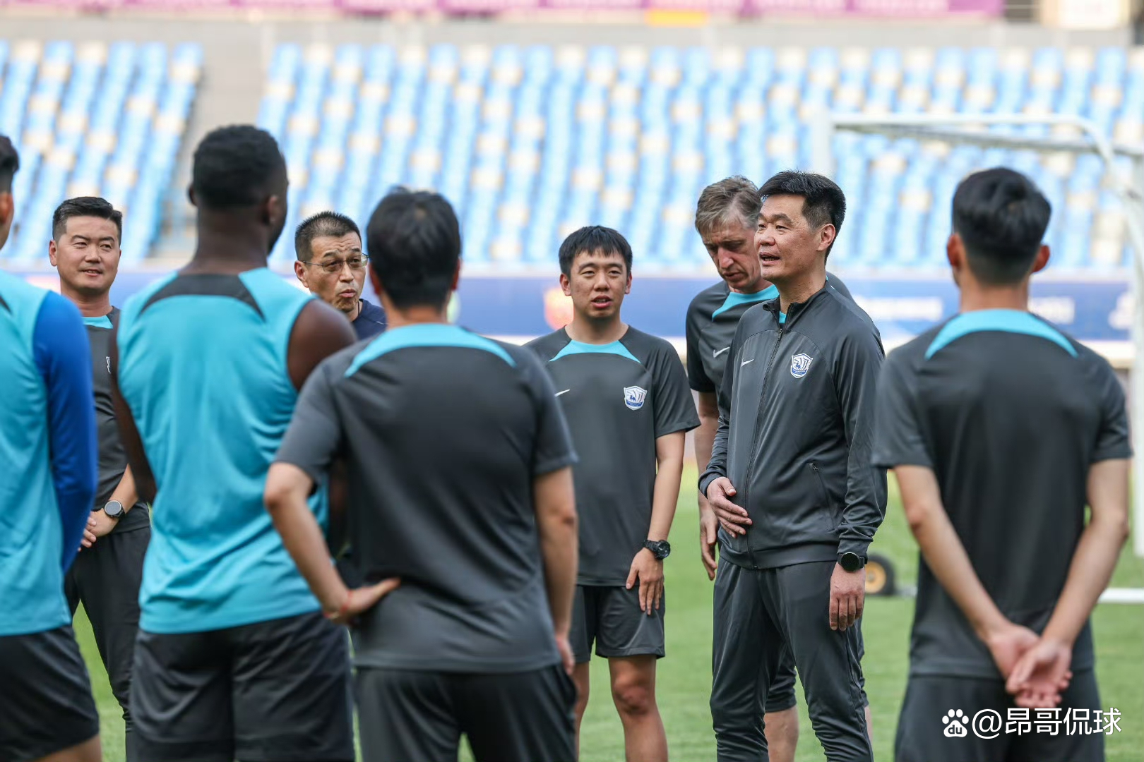 中超球队教练举办公开训练课活动