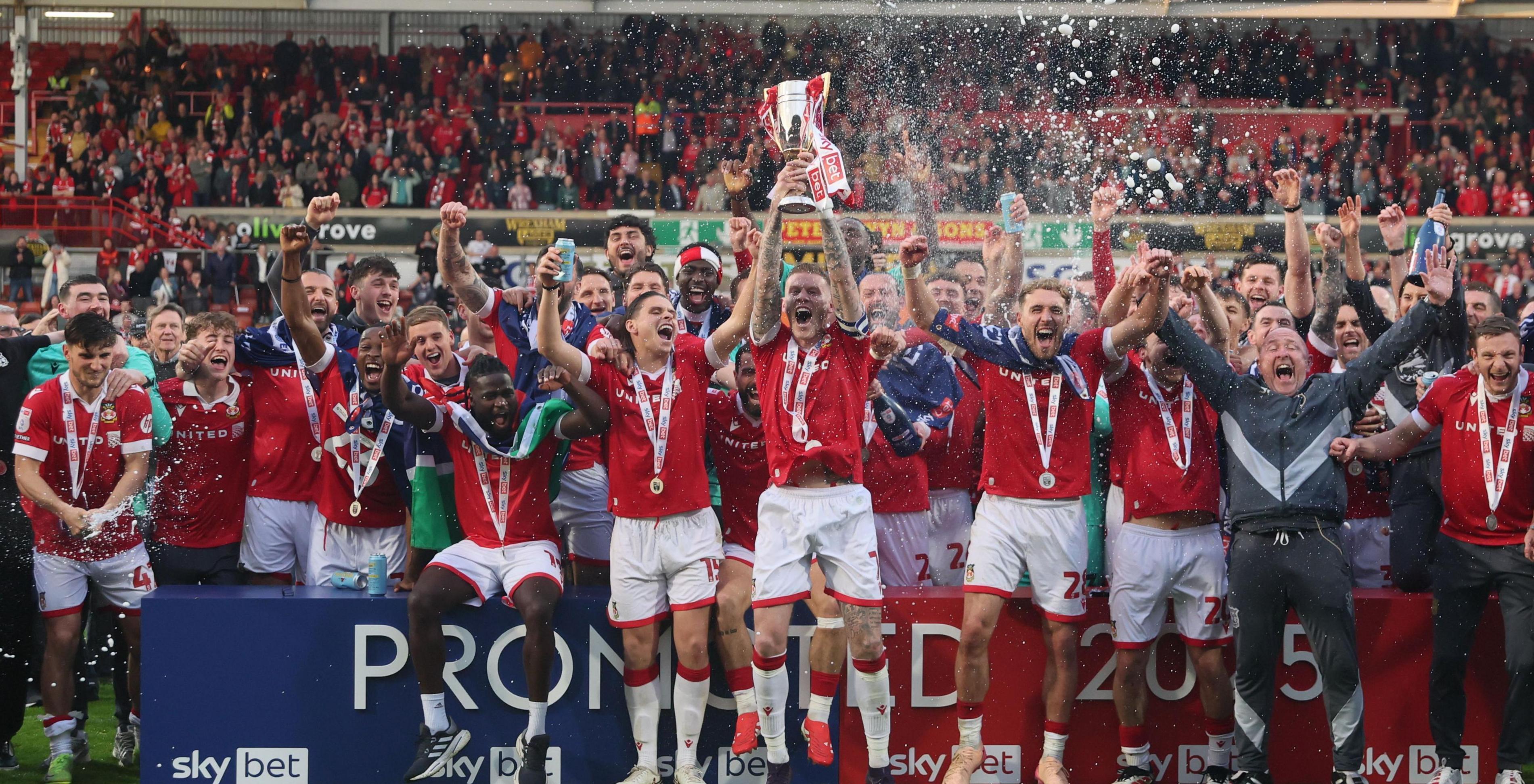 球队在比赛中取得关键性的胜利