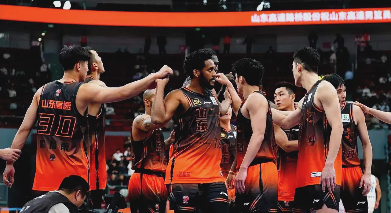 精彩时刻凸显球员实力，观众尖叫连连