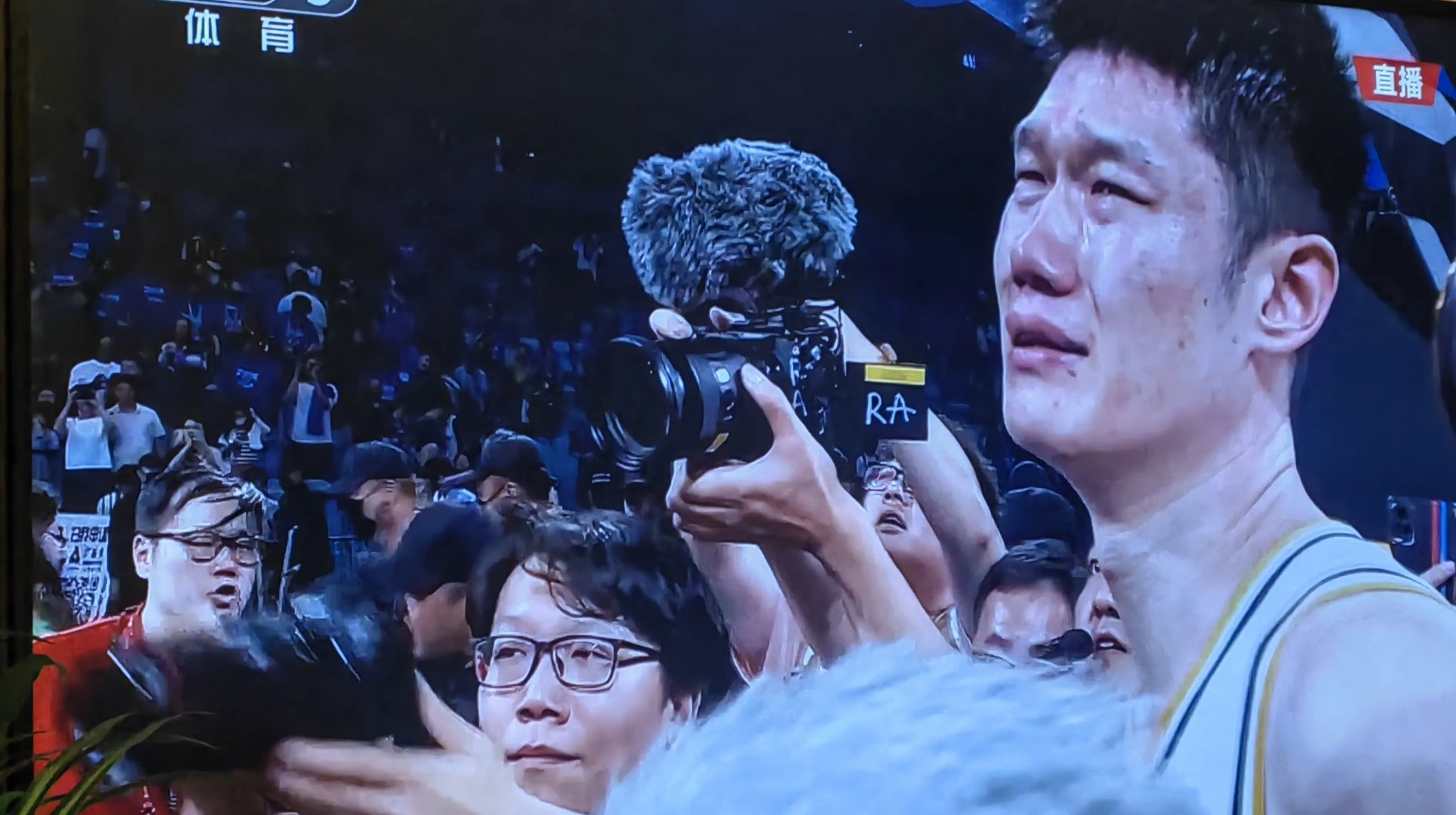 精彩时刻凸显球员实力，观众尖叫连连