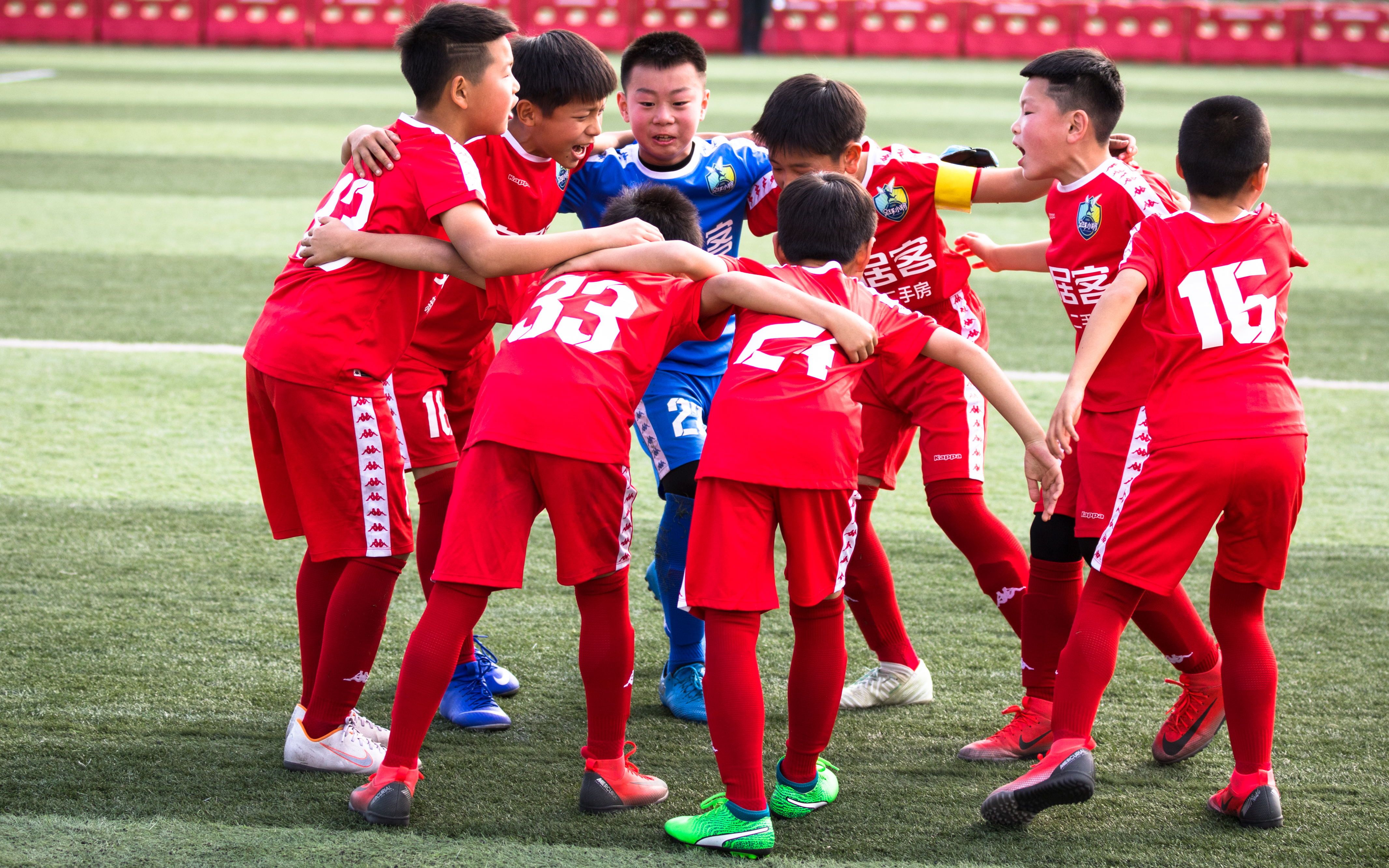 阿拉伯球员誓死拼搏不畏强敌