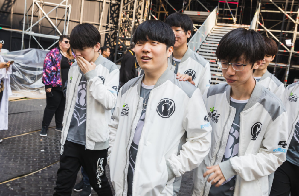 RNG翻盘FPX，Deft极限生还后反打鏖战多局半决赛，引爆全场热议