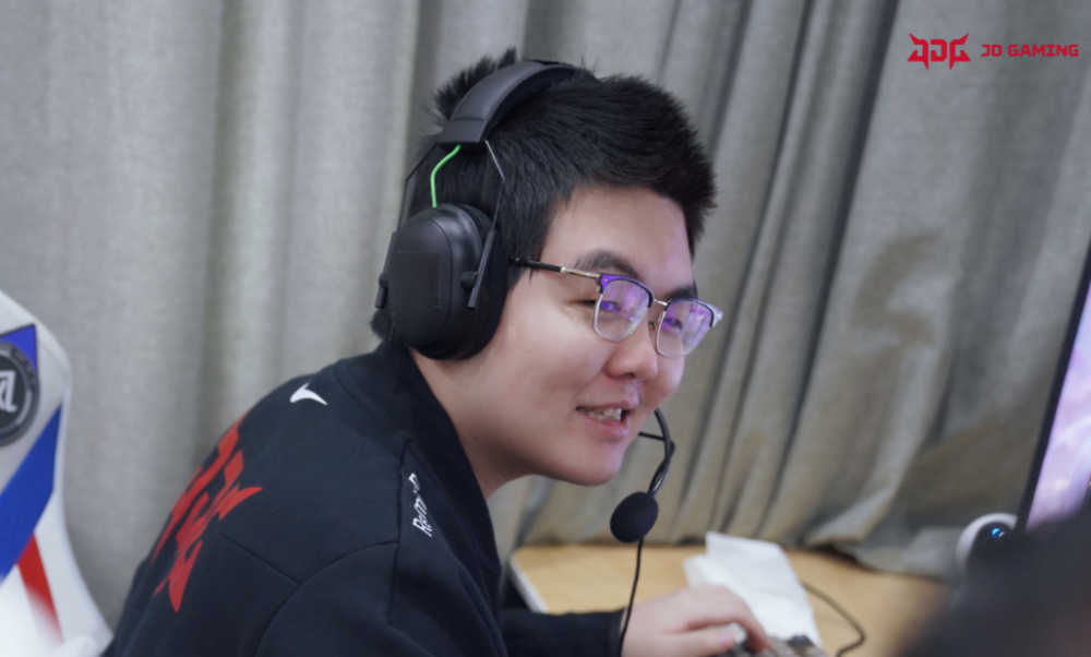 JDG绝杀DFM,BDD极限生还后反打强强对话淘汰赛,让粉丝疯狂欢呼的简单介绍 JDG绝杀DFM,BDD极限生还后反打强强对话淘汰赛,让粉丝疯狂欢呼的简单介绍