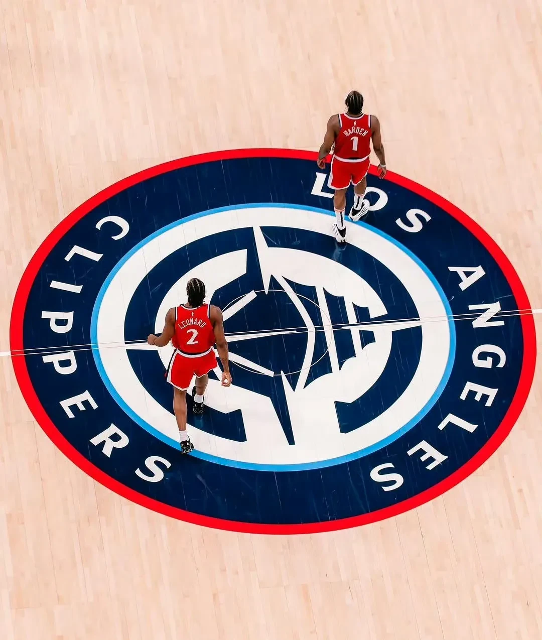 快船队再胜掘金队,连胜三场 快船队再胜掘金队,连胜三场