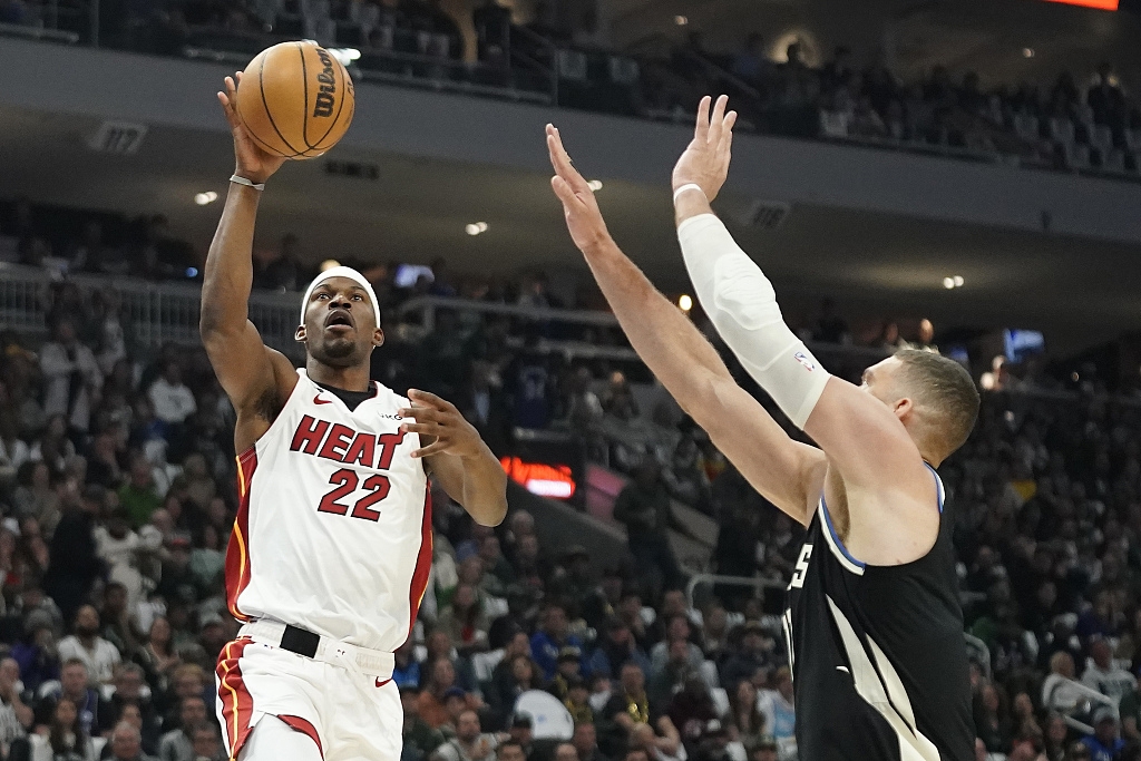 疆神暴怒！狂砍43+12+6，雄鹿主场击败灰熊的简单介绍