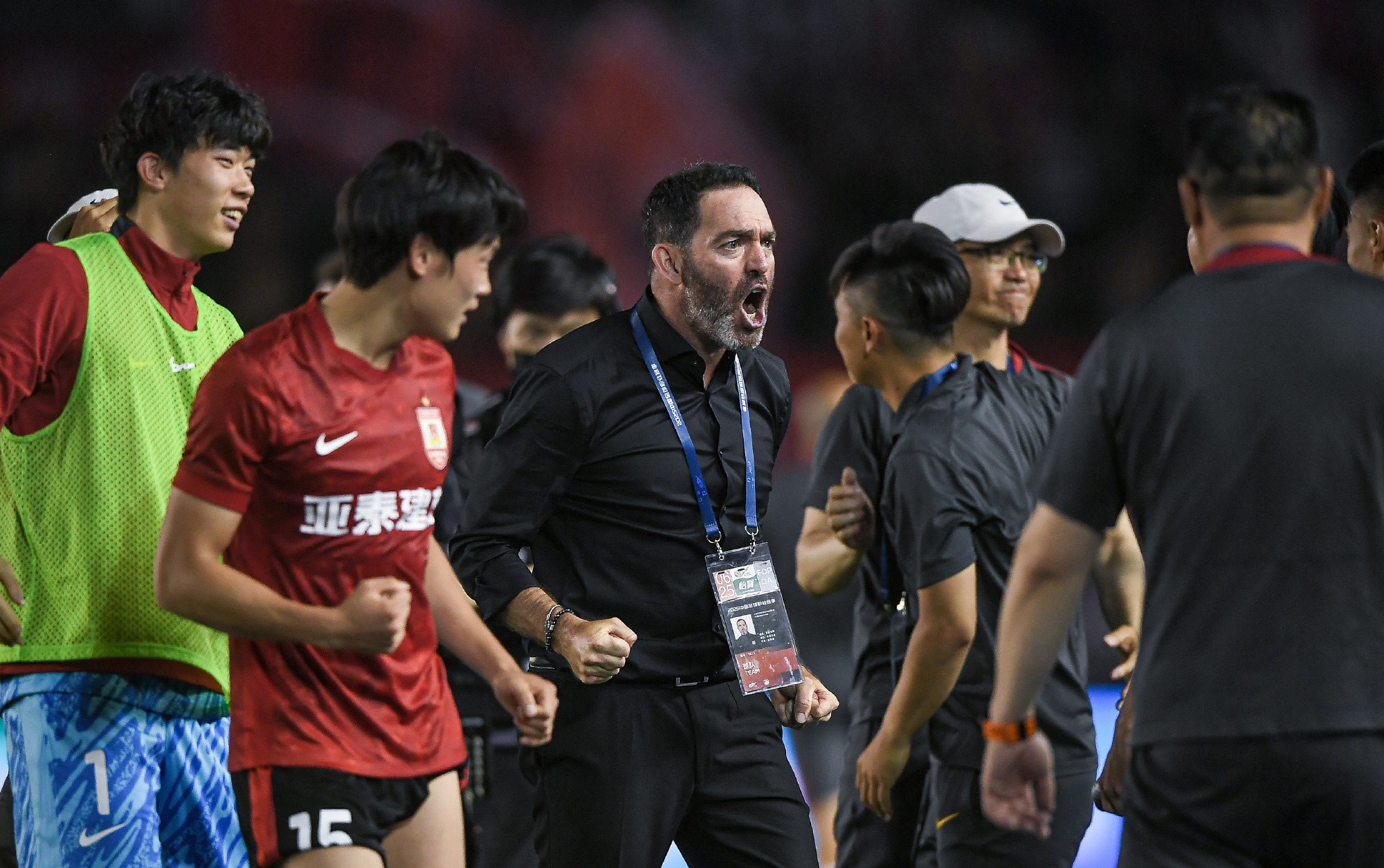 亚泰横扫申花，强势击败对手展现实力的简单介绍