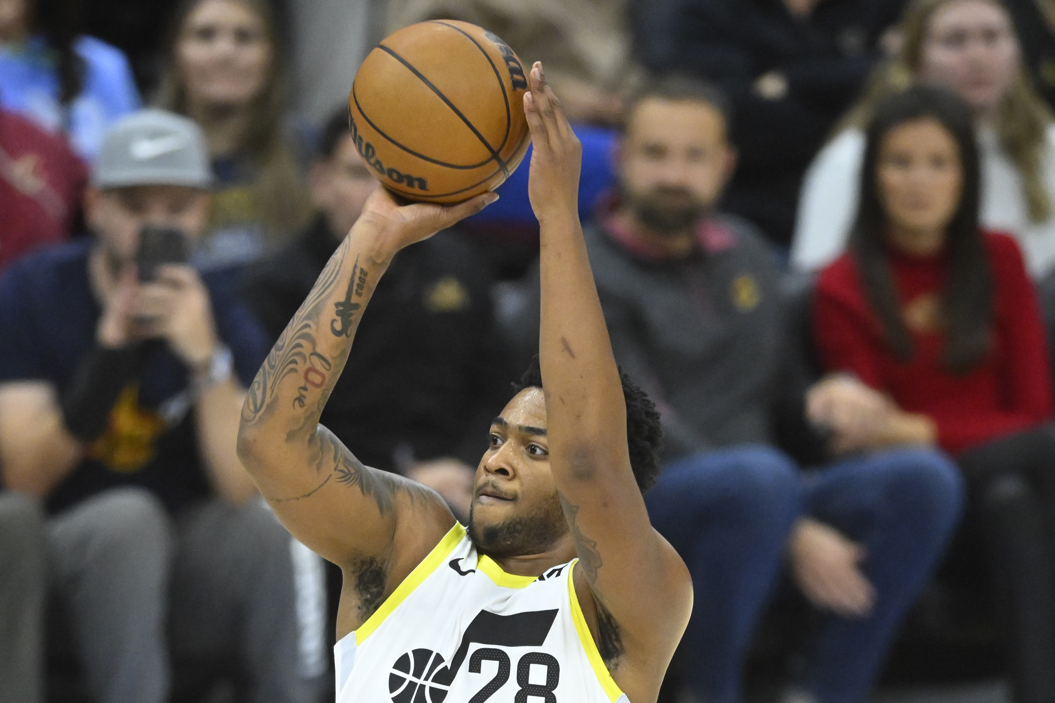 爵士主帅因伤缺席比赛,球队战术受影响? 爵士主帅因伤缺席比赛,球队战术受影响?