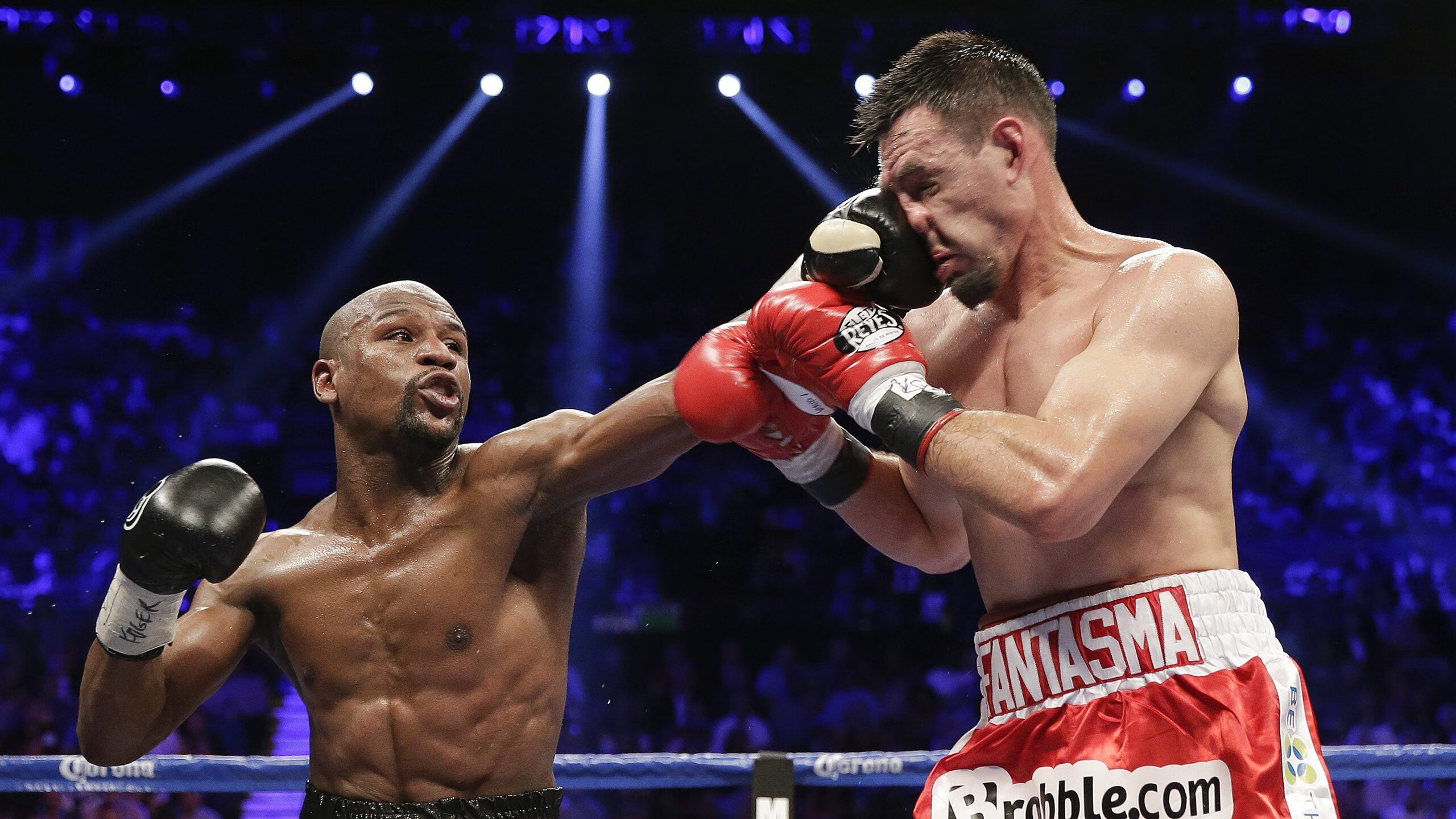 当凯恩披上十字战袍，一场友谊赛如何因超级巨星提前失去悬念