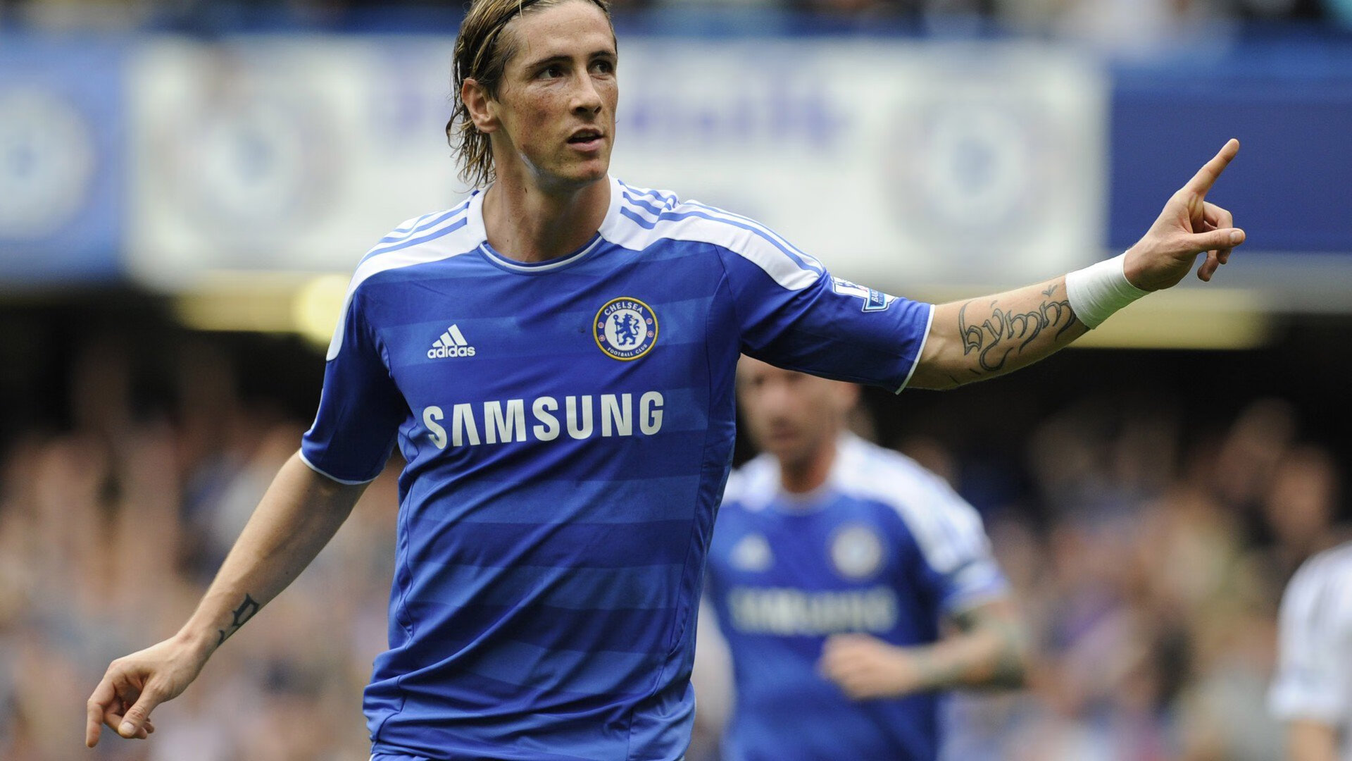 勒克莱尔领军索伯车队惊艳赛场，轻取雷诺车队夺胜